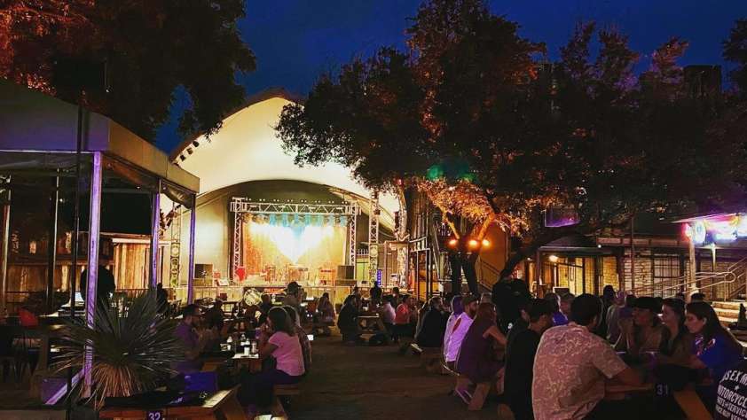 bars live music austin