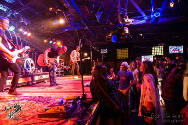 URBANMATTER The 5 Best Country Music Bars In Chicago