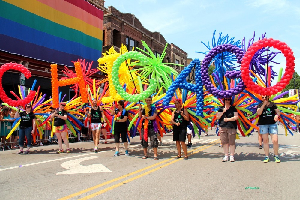 gay pride parade chicago start time