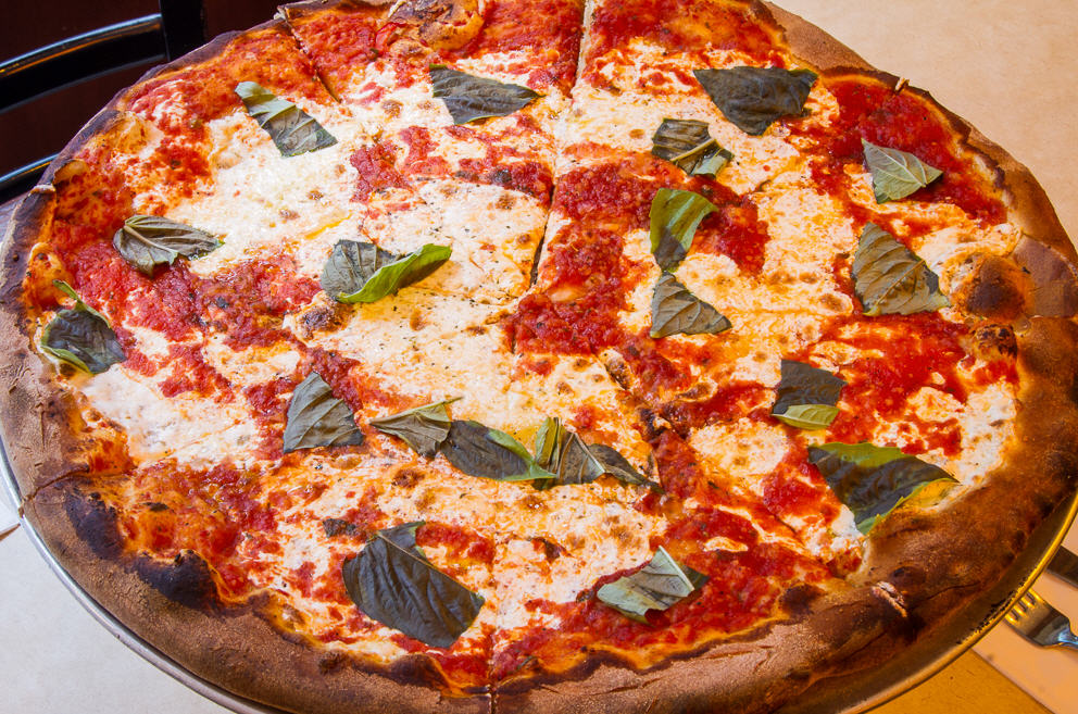 5 Best Pizza Places For a Slice of Manhattan | UrbanMatter