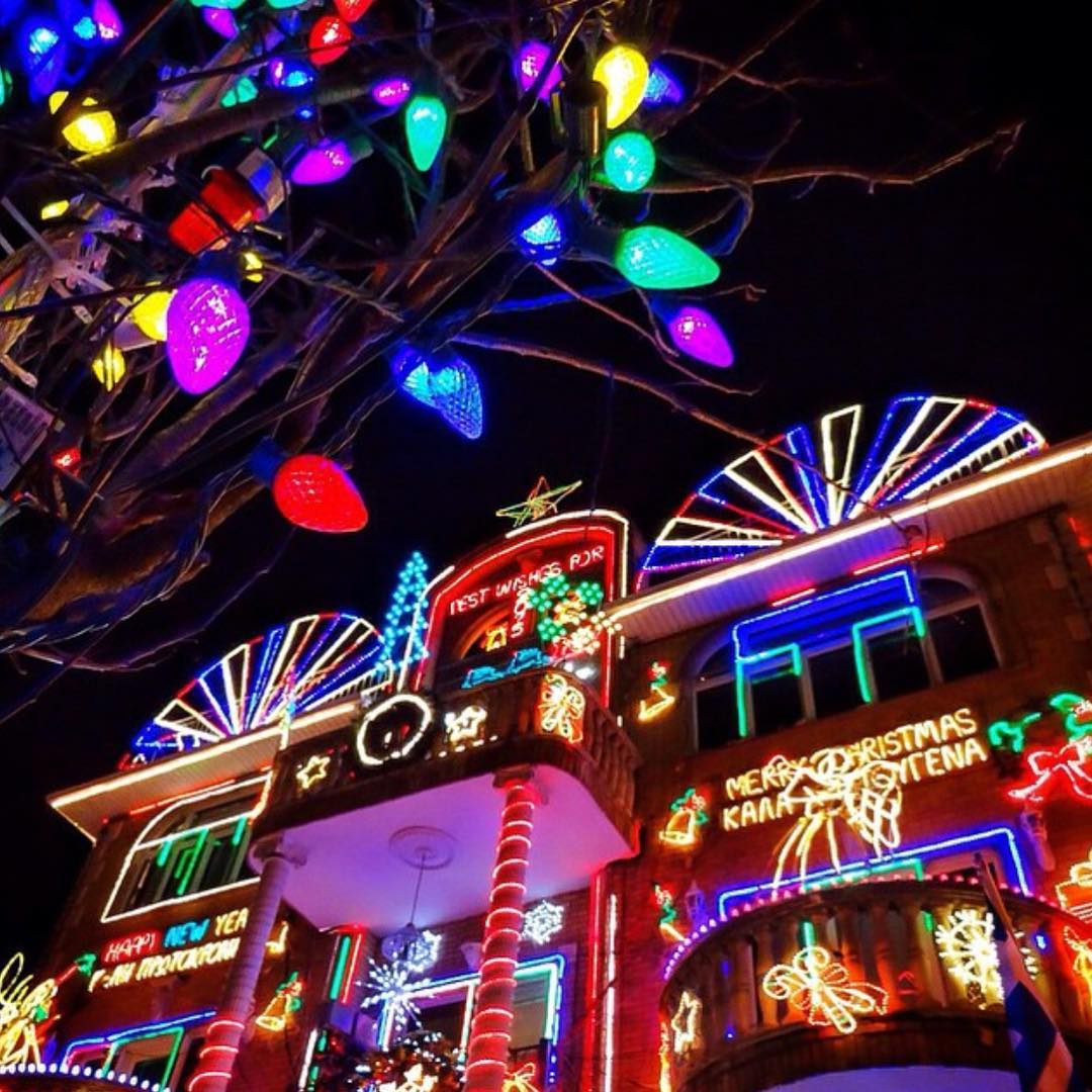 What to do in NYC December 2017 – Dyker Heights Light Tour 