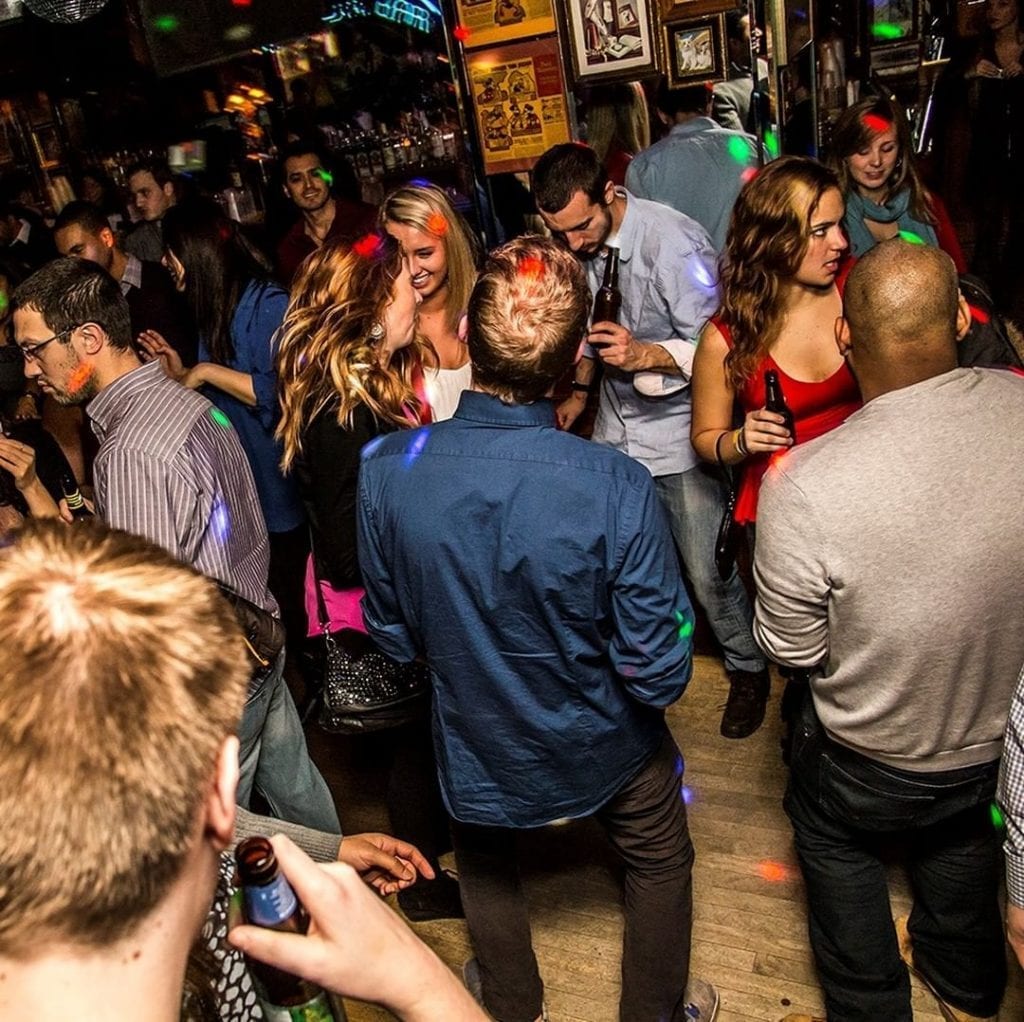 Top 13 Hookup Bars To Get Laid In Chicago (updated 2024 Edition)