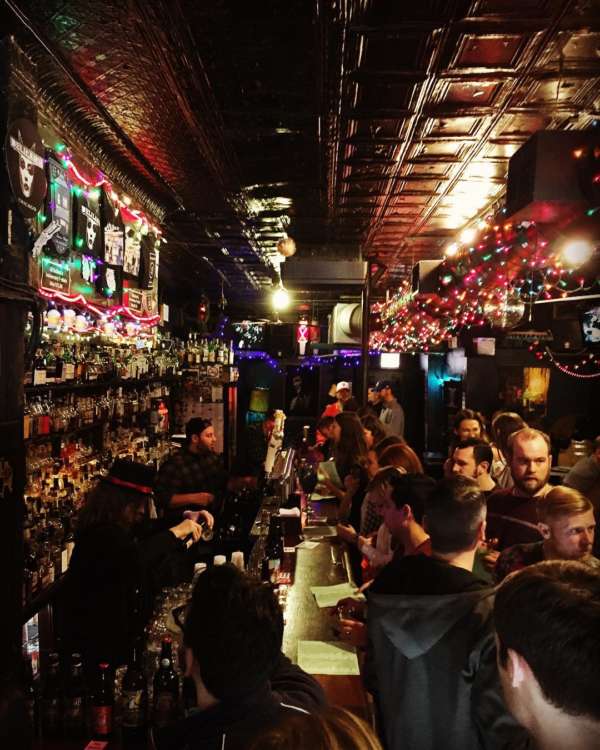 Best Dive Bars In Chicago: Bars We Love To Hate And Hate To Love 