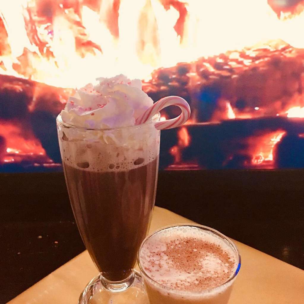 The Jolliest Holiday PopUp Bars in Chicago