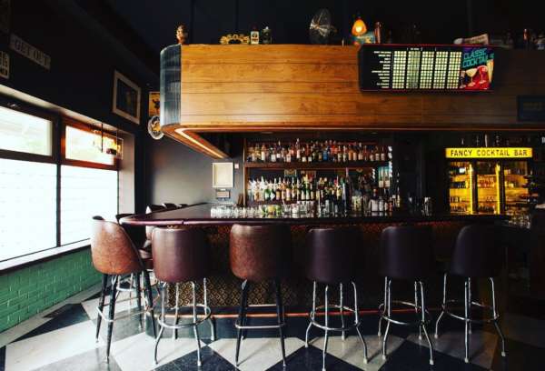 A Bucket List of the Best Bars in Chicago | UrbanMatter