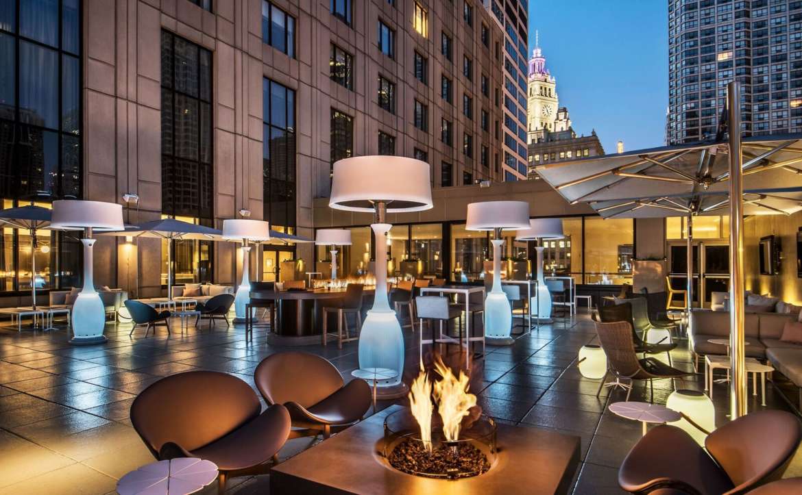 11-best-rooftop-bars-in-chicago-you-can-kick-back-at-right-now