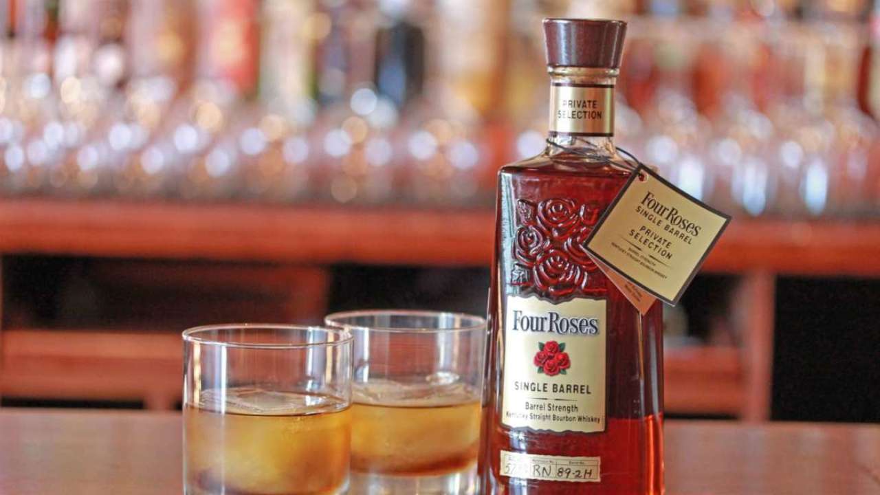 The Best Whiskey Bars In Chicago To Sip On Something Smooth Urbanmatter