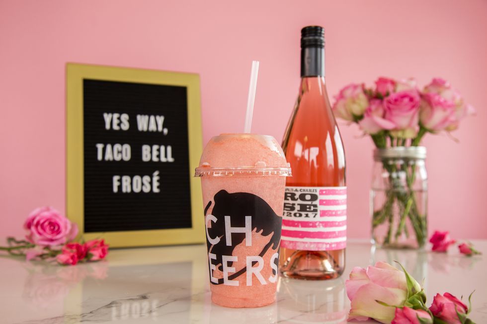 taco-bell-berry-frose-twisted-freeze-1528292627-1