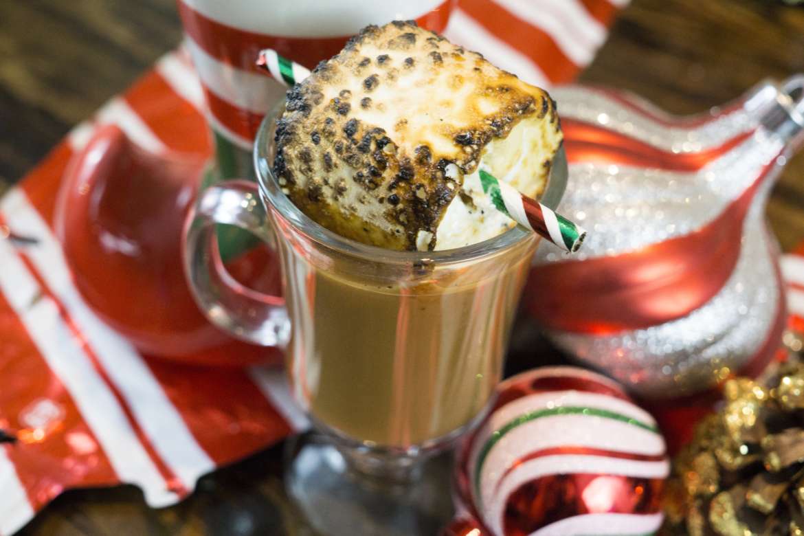 The Best Holiday Cocktail Bars Near You in Chicago ...