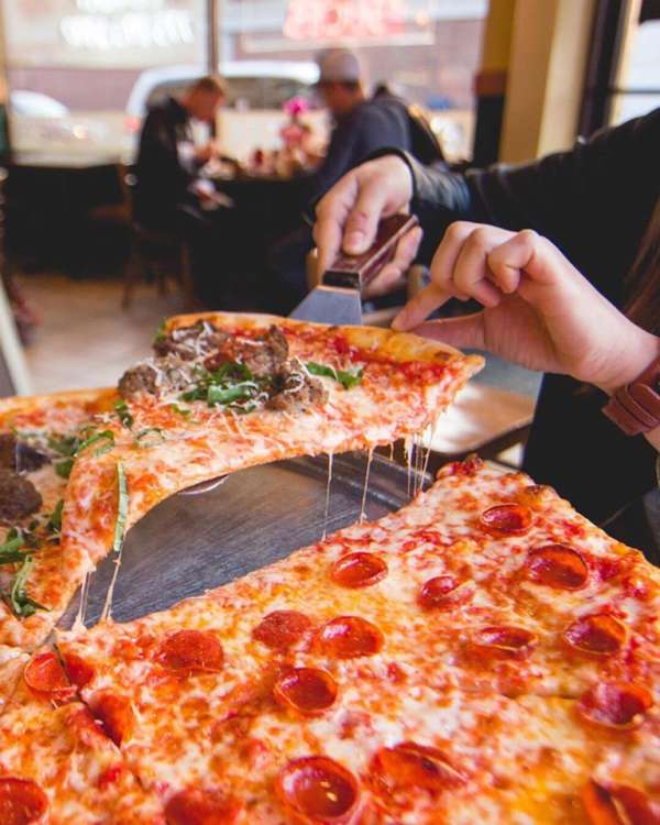 Famous Chicago Specialty Pizza Places You Need to Try | UrbanMatter