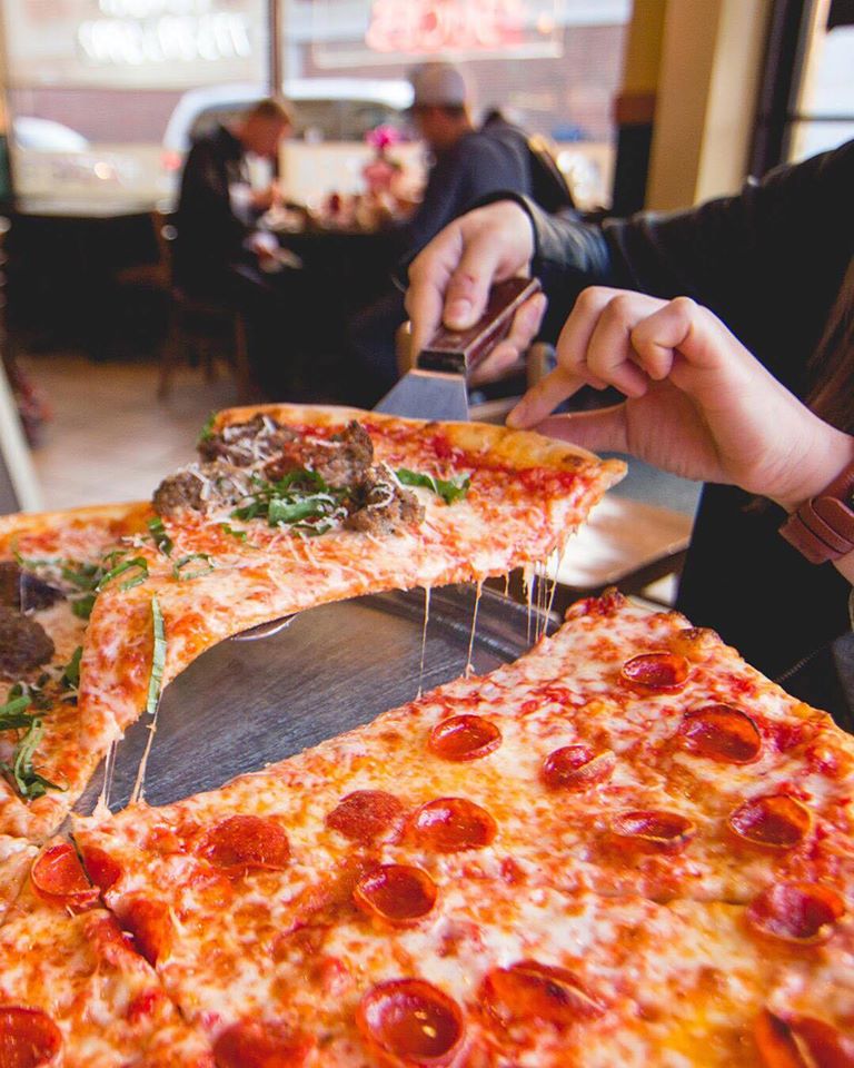 Famous Chicago Specialty Pizza Places You Need to Try UrbanMatter