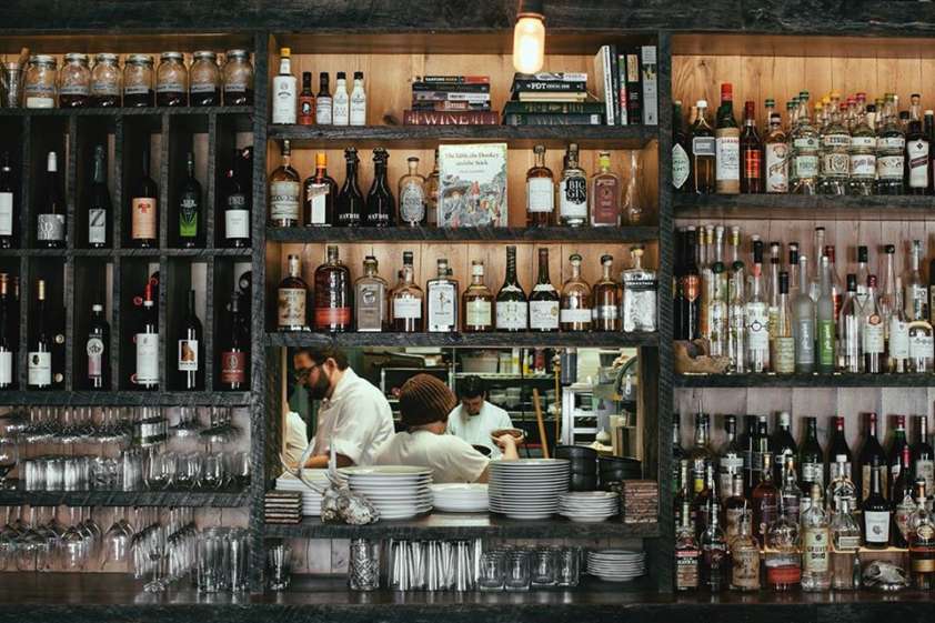 Best Bars Near You in Chicago With Wine Discounts UrbanMatter