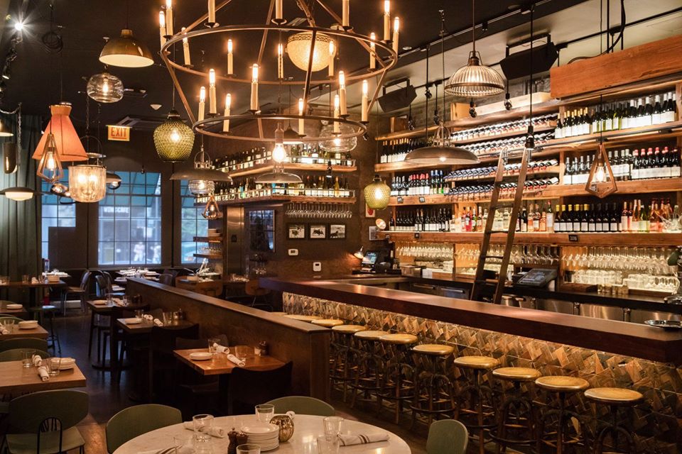 Best Bars Near You In Chicago With Wine Discounts UrbanMatter