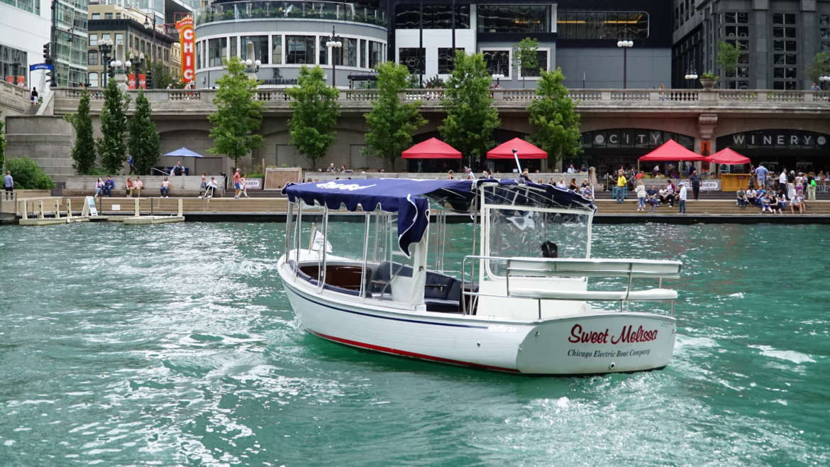 Here's How You Can Go Boating Down the Chicago River This Summer