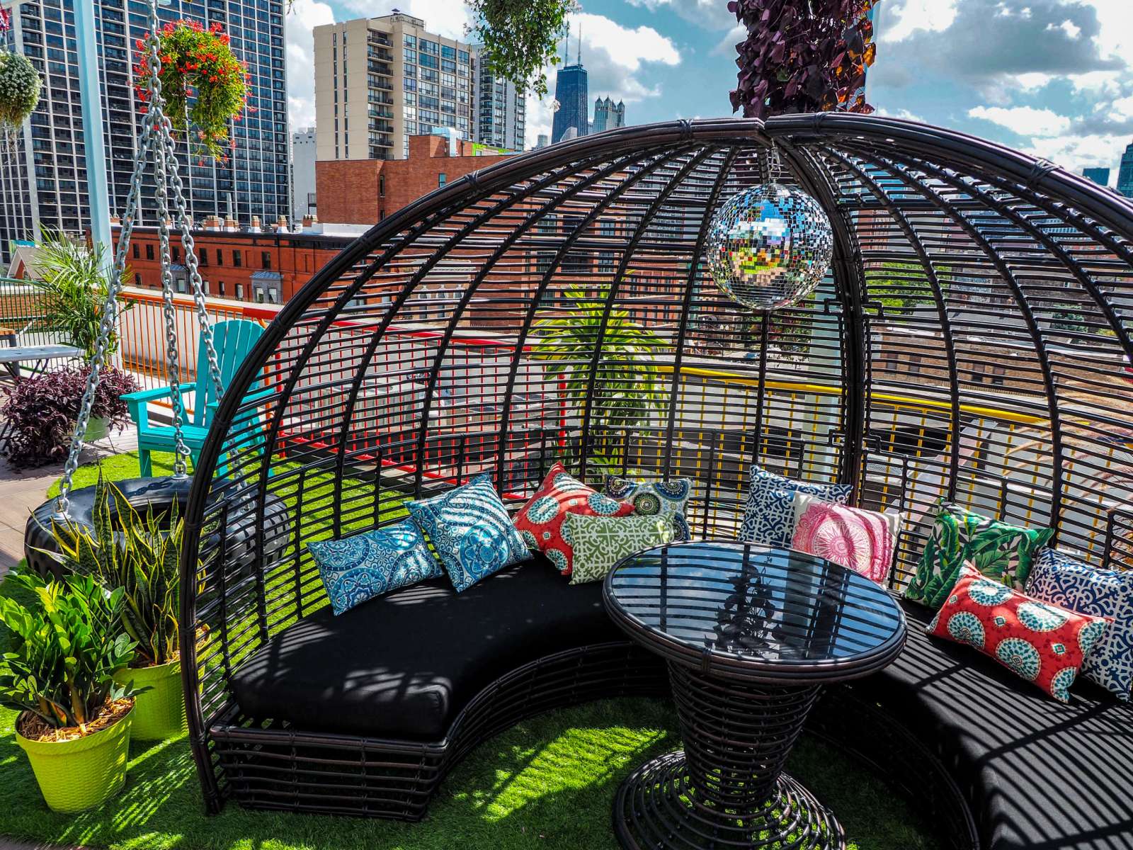 11 Best Rooftop Bars In Chicago You Can Kick Back At Right Now Urbanmatter