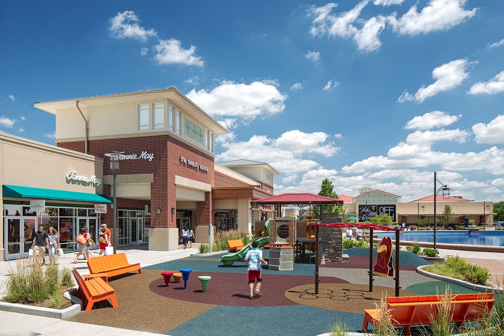 7 Chicagoland Area Outlet Malls to Shop This Season | UrbanMatter