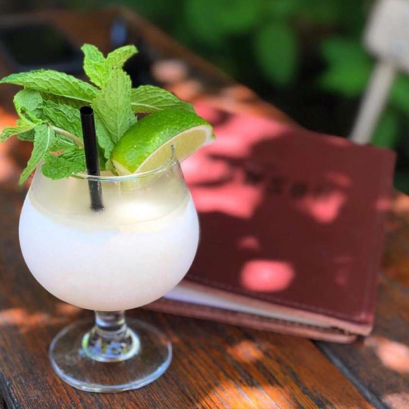 12 Places to Get Frozen Piña Coladas, Margaritas, & Drinks in Chicago