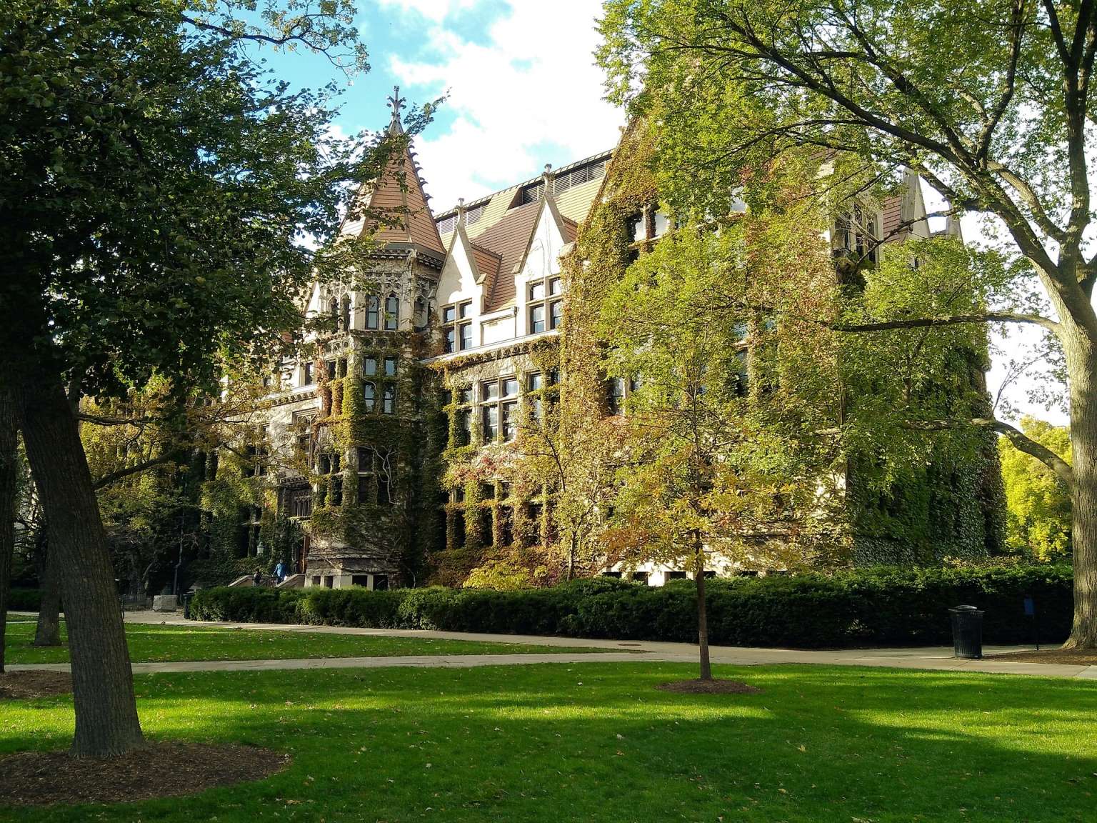 6 Best Colleges & Universities To Attend In Chicago, IL | UrbanMatter