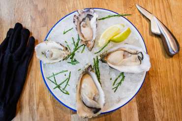 7 Places to Find the Best Oysters in Chicago | UrbanMatter