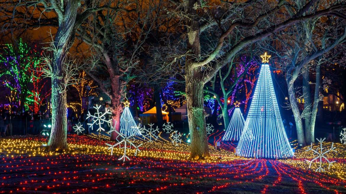 6 Best Places To See Christmas & Holiday Lights in Chicago UrbanMatter