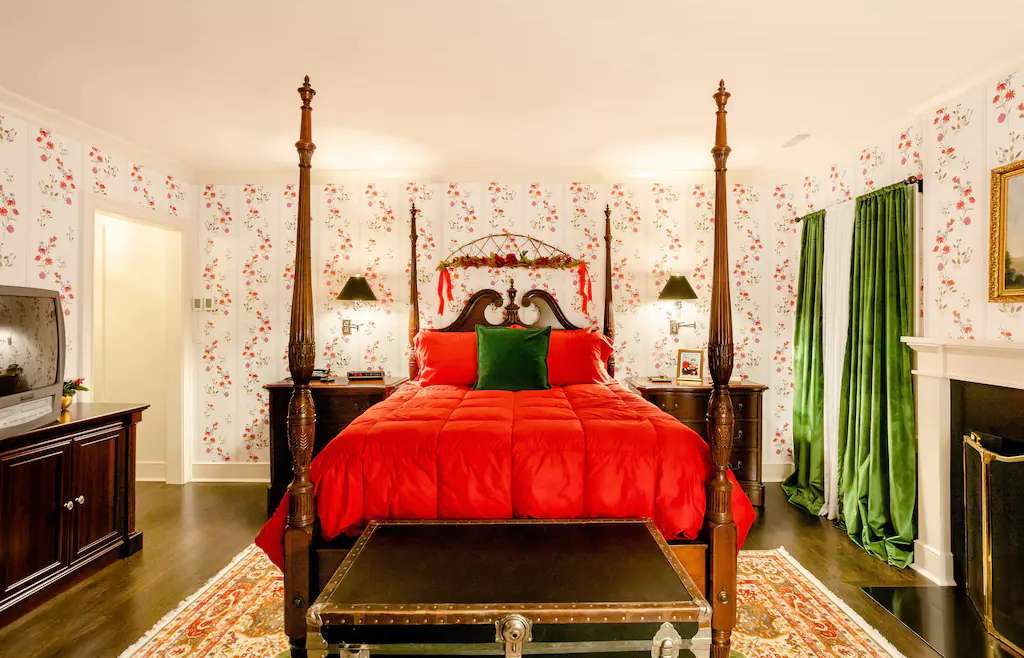 home alone house air bnb listing