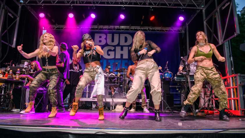 Chicago outdoor shows in May belmont stage pic