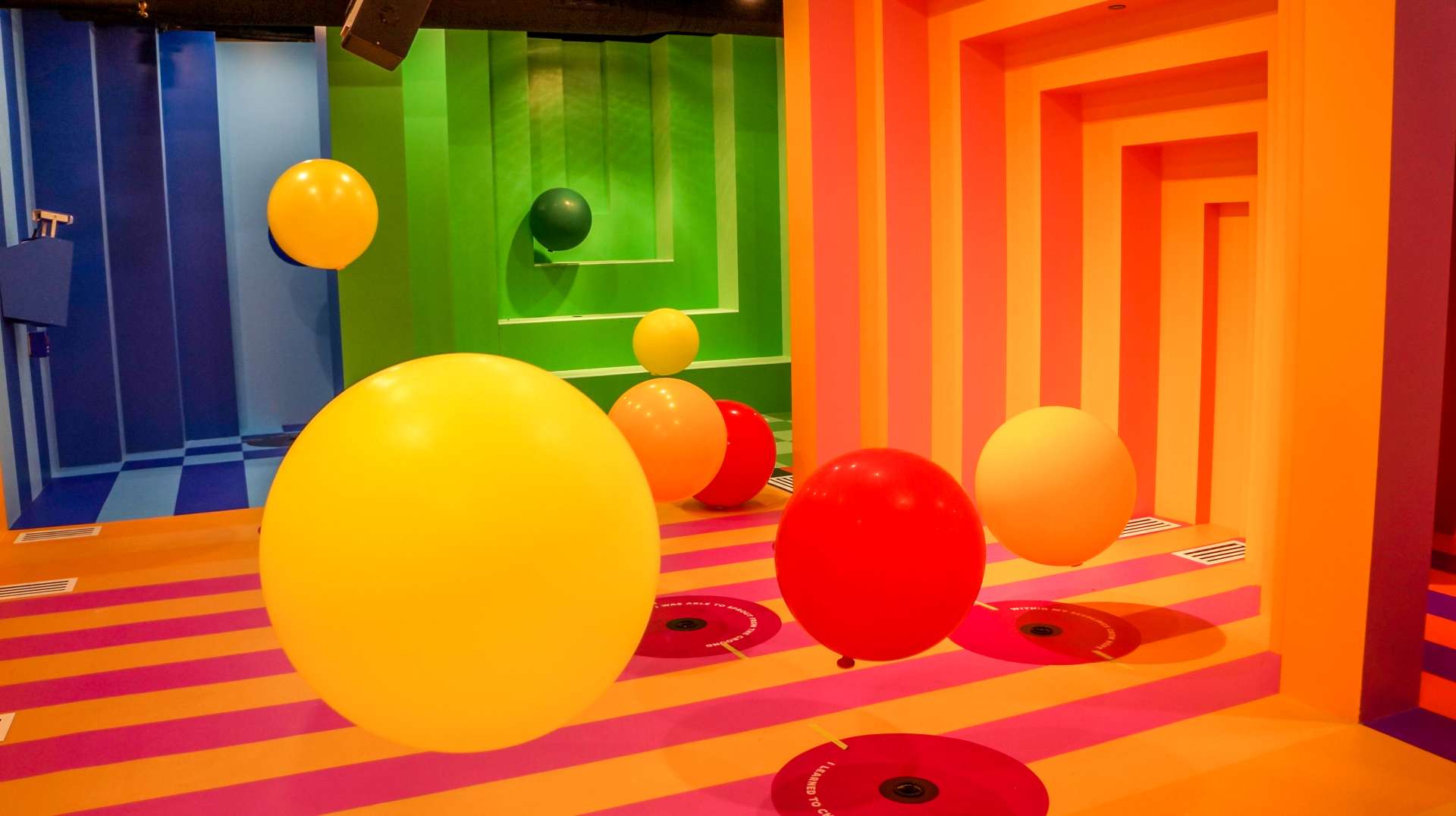 color factory chicago balloon room