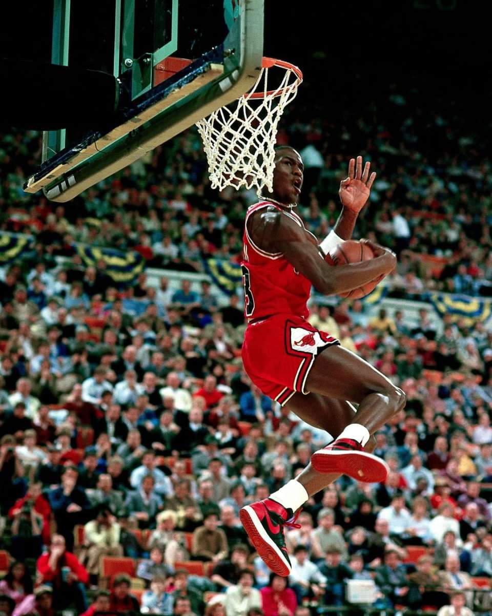 Chicago Bulls championships post featured image of Jordan dunking.
