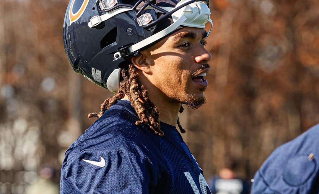 Chicago Bears trades blog post featured image of new Bears' WR, Chase Claypool.