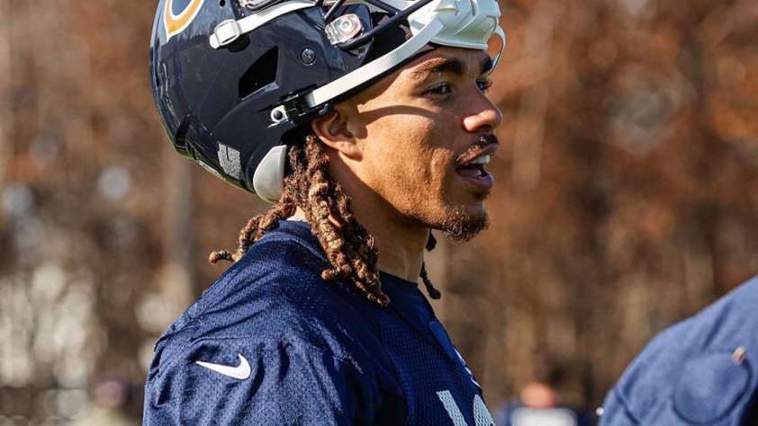 Chicago Bears trades blog post featured image of new Bears' WR, Chase Claypool.