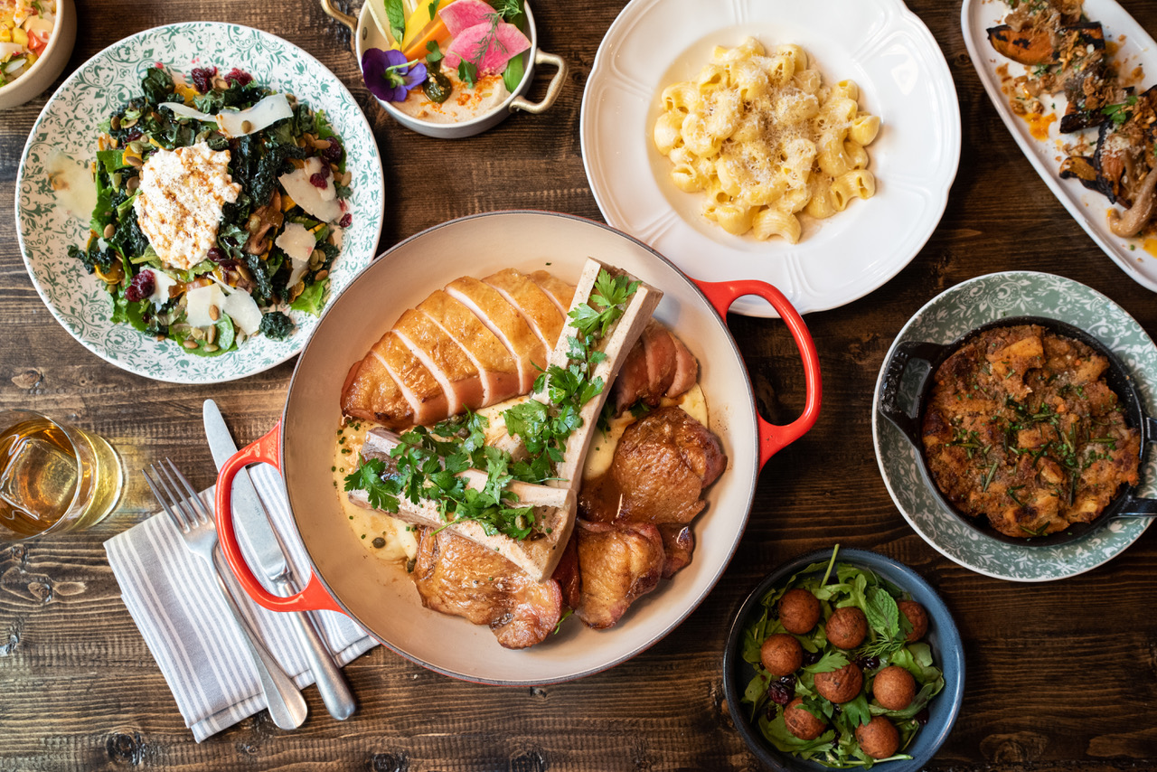 restaurants open on thanksgiving - etta - meal spread