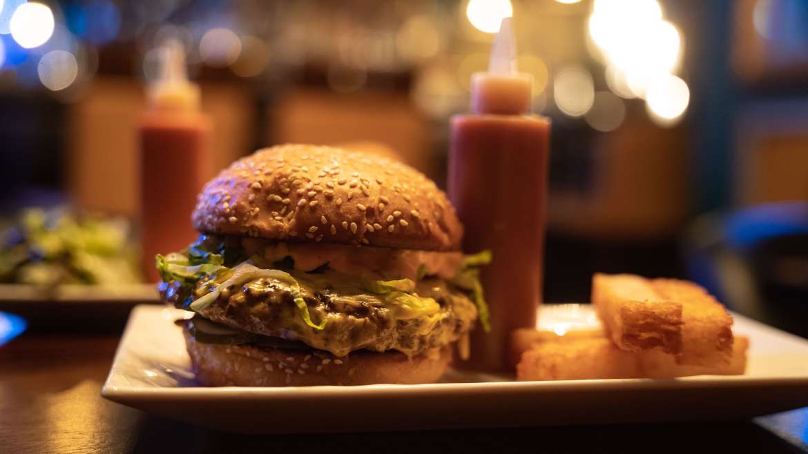 pippin's burger and tots