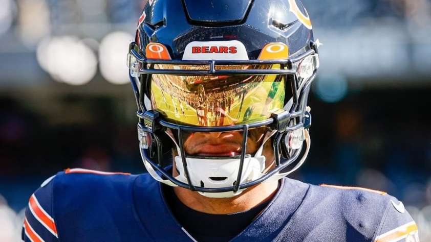 Featured image of Justin Fields during the 2022 Chicago Bears season.