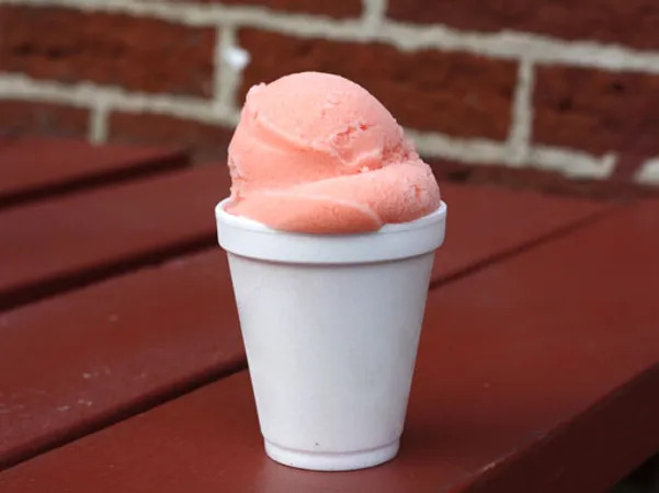 annet Italian ice standing in cup