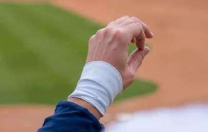 Kyle Tucker Finger Injury