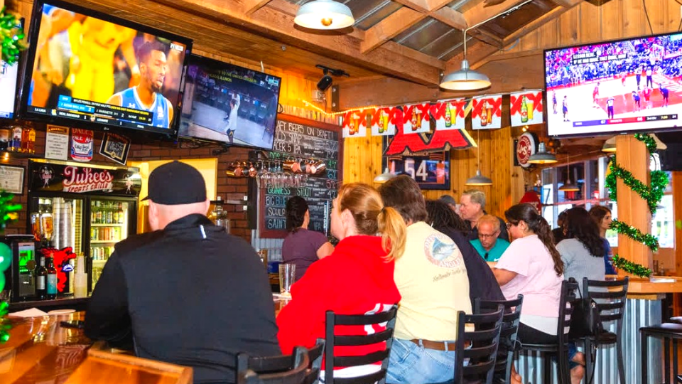12 Best Sports Bars to Visit Near Phoenix | UrbanMatter ...