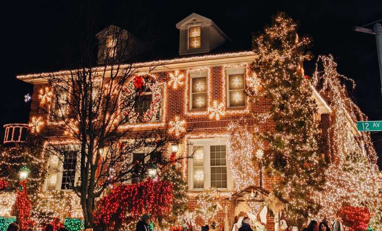 5 Creative Outdoor Christmas Decorating Ideas for Homes in Phoenix, AZ
