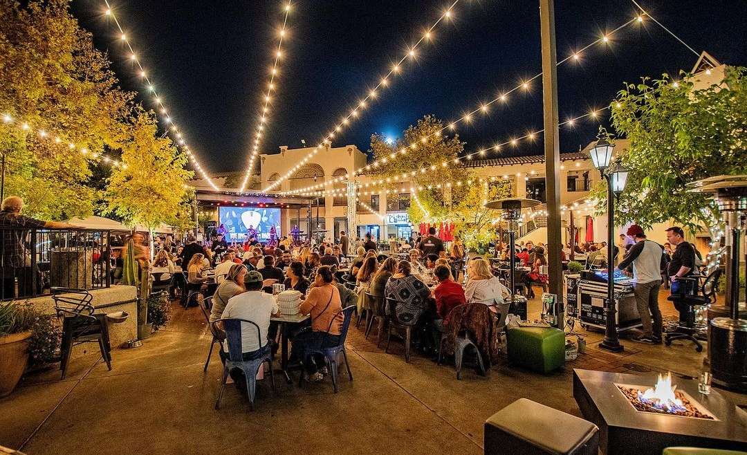 restaurants with live music