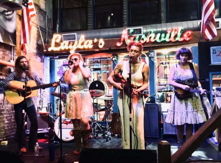 15-best-honky-tonk-bars-with-live-music-in-nashville-urbanmatter