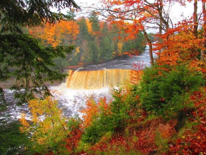 12 Gorgeous Spots to Visit on a Roadtrip Through Michigan's Upper ...