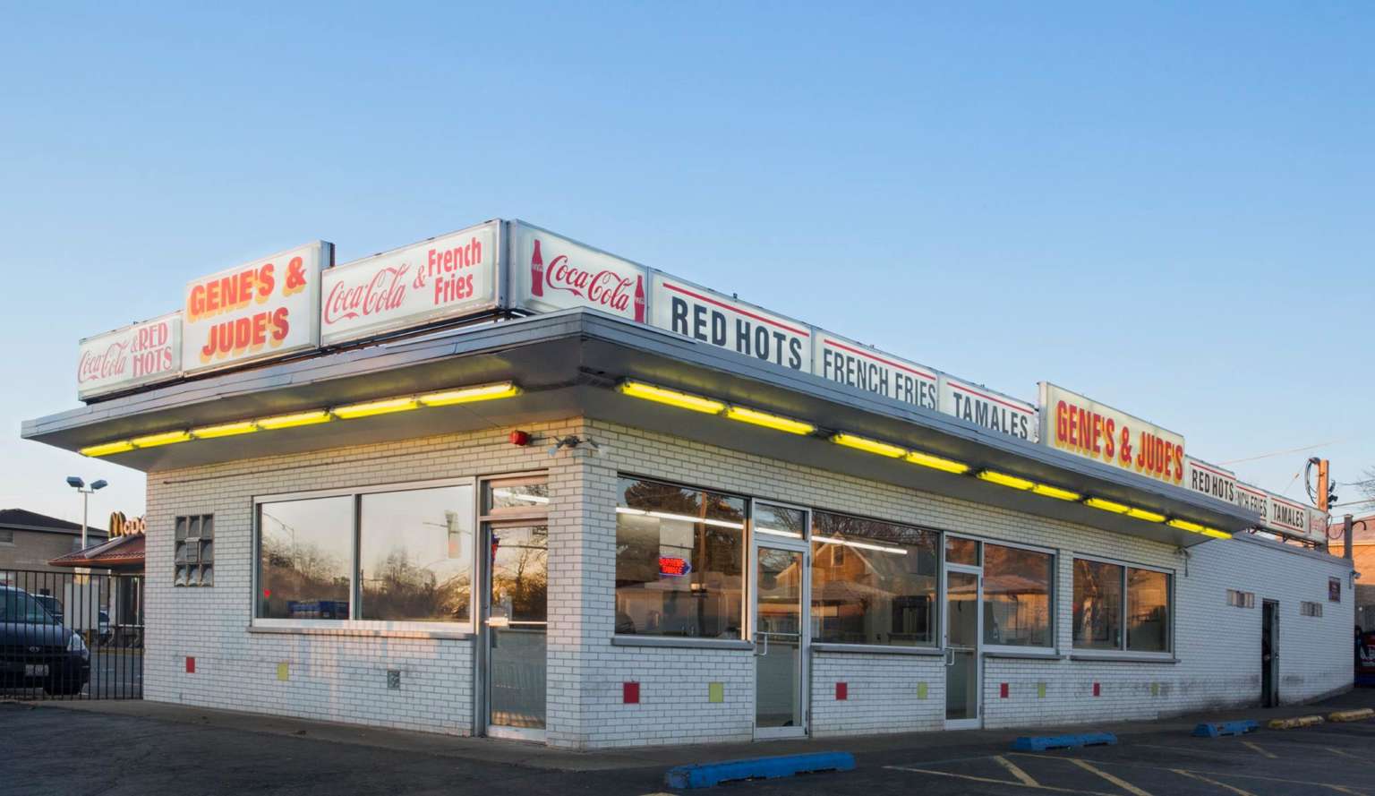 25 Best Hot Dog Restaurants & Stands in America to Visit UrbanMatter