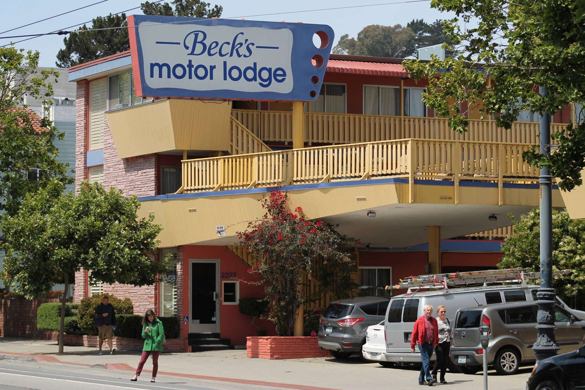 15 Coolest Retro Motels to Visit in America - UrbanMatter