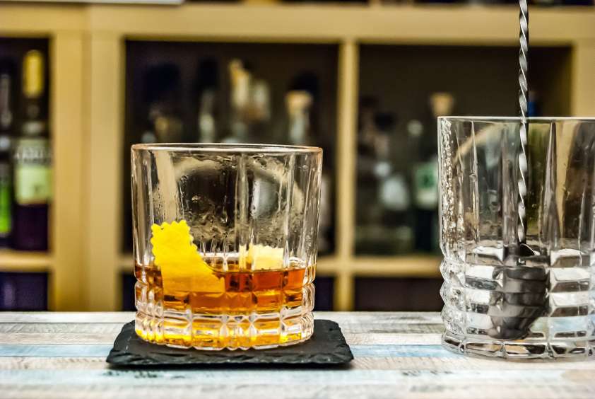 what-to-mix-with-whiskey-10-ideas-suggestions-urbanmatter