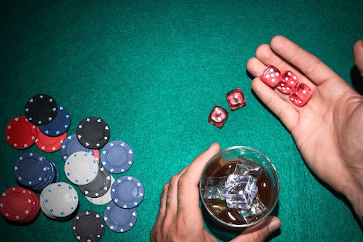 What is the Difference Between Playing in Real Casinos and Online Ones? -  UrbanMatter