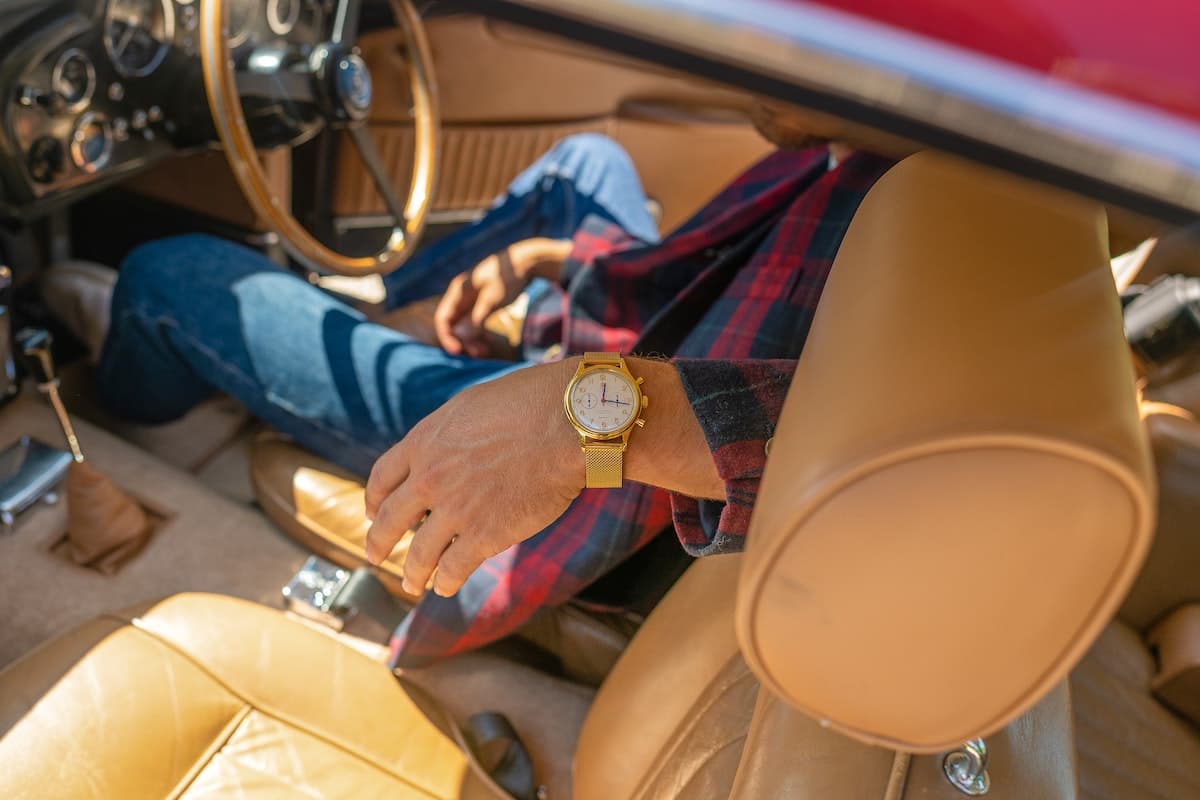 How to Wear a Men's Watch With Style - UrbanMatter