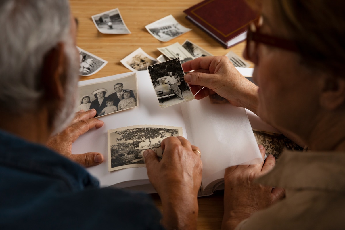 How to Make Old Photos Look New? - UrbanMatter