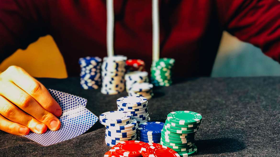 Betting Strategies for Crash Gambling