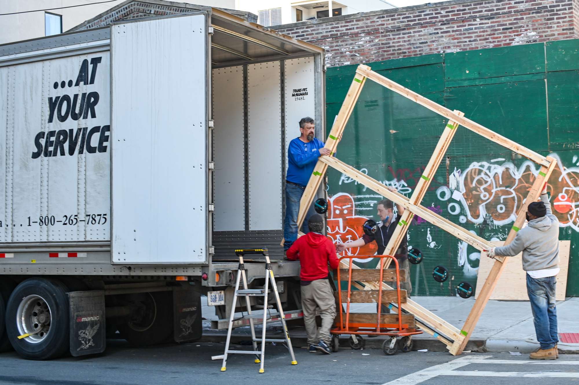 Moving furniture with 3 people