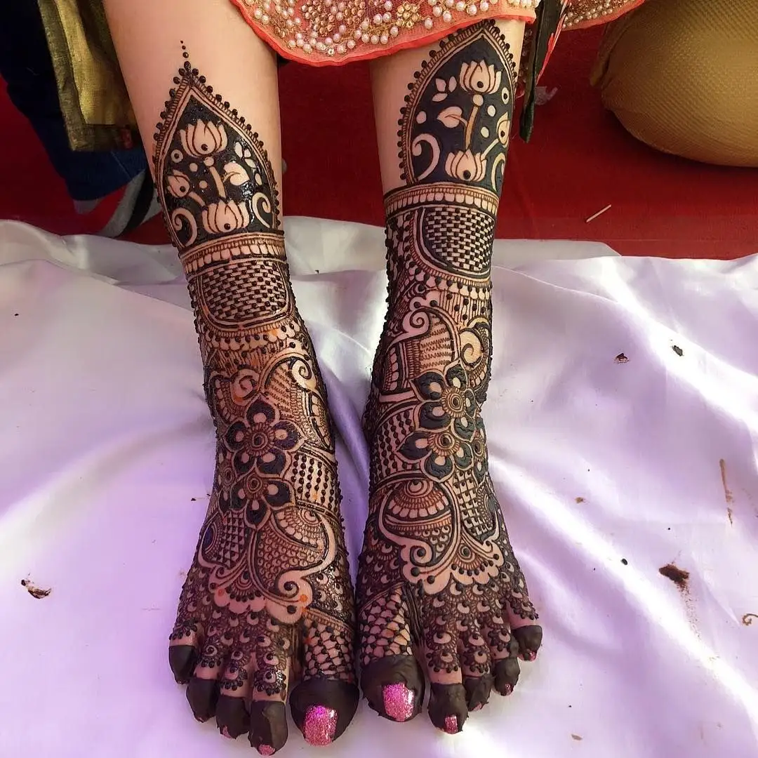 Stylish Leg Mehndi Design and Modern Leg Mehandi Design