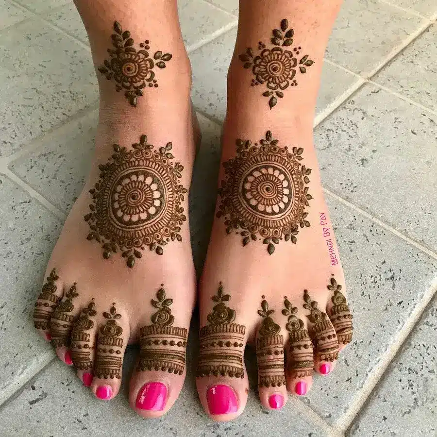 Arabic Mehndi Design for Leg